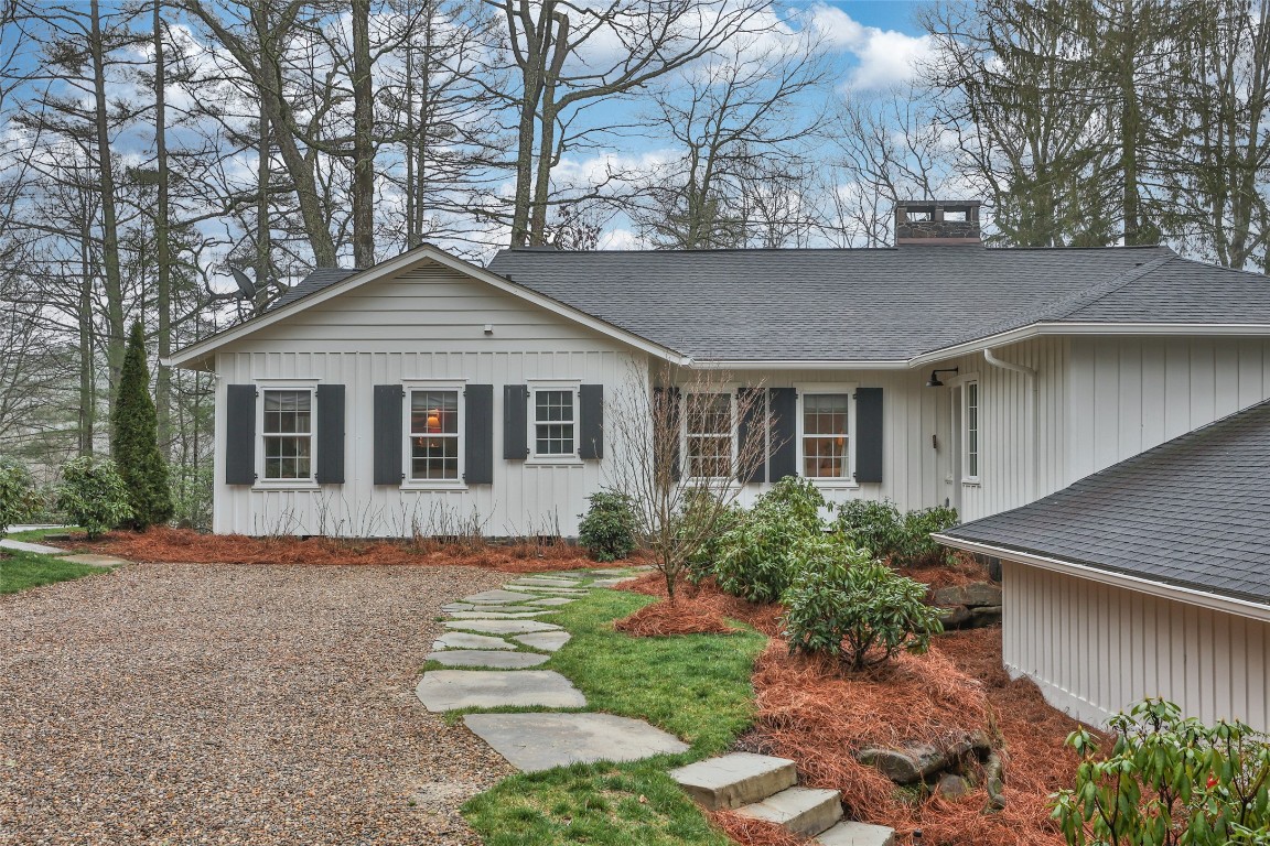 Highlands, North Carolina 28741, United States, 4 Bedrooms Bedrooms, ,4 BathroomsBathrooms,Residential,Pending,159890