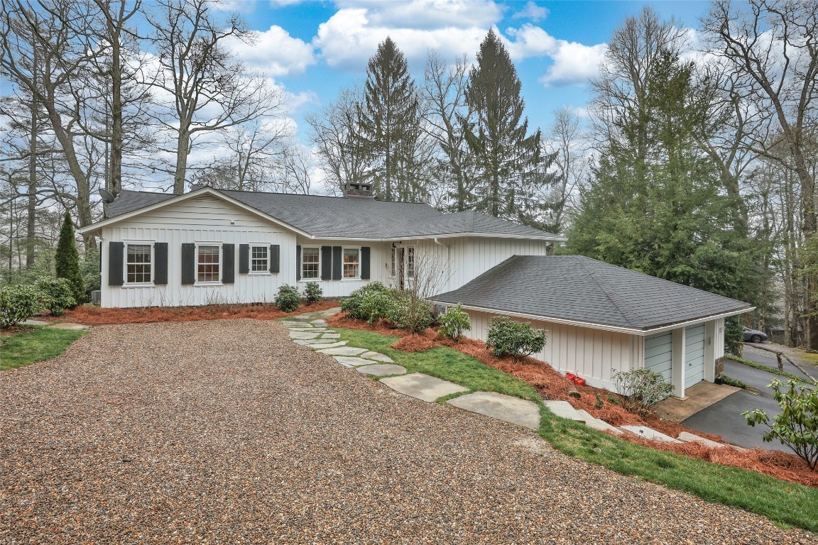 Highlands, North Carolina 28741, United States, 4 Bedrooms Bedrooms, ,4 BathroomsBathrooms,Residential,Pending,159890