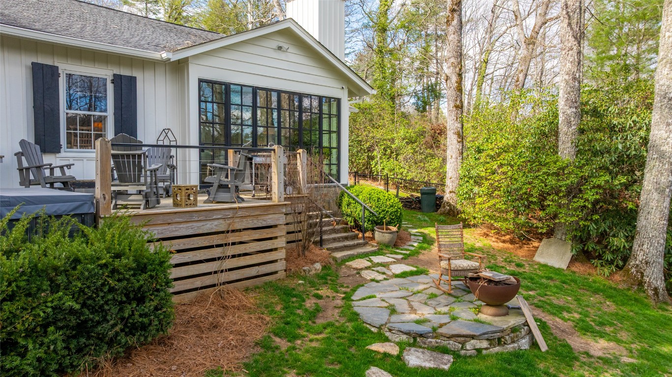 Highlands, North Carolina 28741, United States, 4 Bedrooms Bedrooms, ,4 BathroomsBathrooms,Residential,Pending,159890