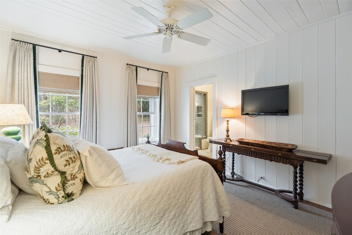 Highlands, North Carolina 28741, United States, 4 Bedrooms Bedrooms, ,4 BathroomsBathrooms,Residential,Pending,159890