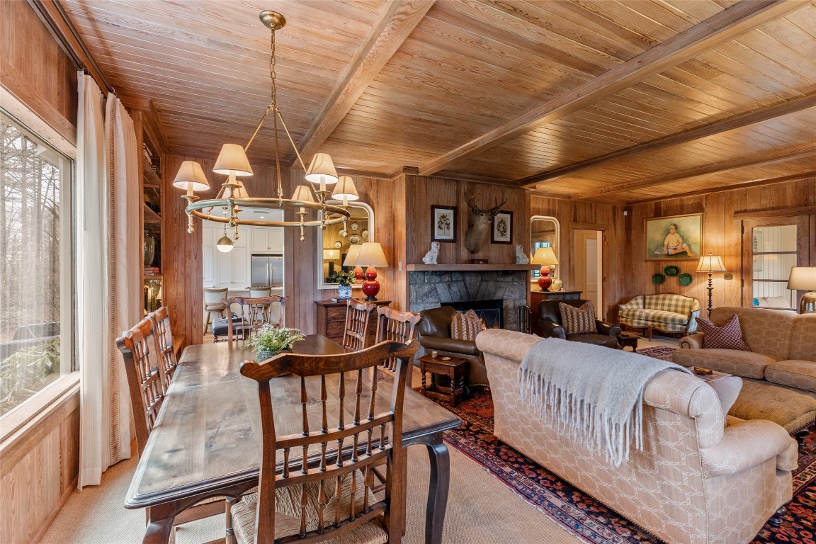 Highlands, North Carolina 28741, United States, 4 Bedrooms Bedrooms, ,4 BathroomsBathrooms,Residential,Pending,159890