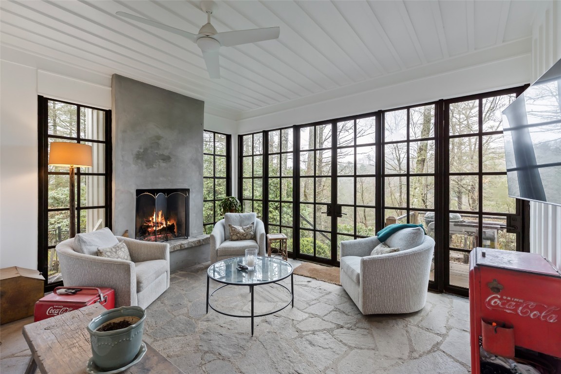 Highlands, North Carolina 28741, United States, 4 Bedrooms Bedrooms, ,4 BathroomsBathrooms,Residential,Pending,159890