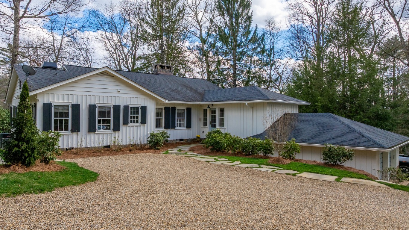 Highlands, North Carolina 28741, United States, 4 Bedrooms Bedrooms, ,4 BathroomsBathrooms,Residential,Pending,159890