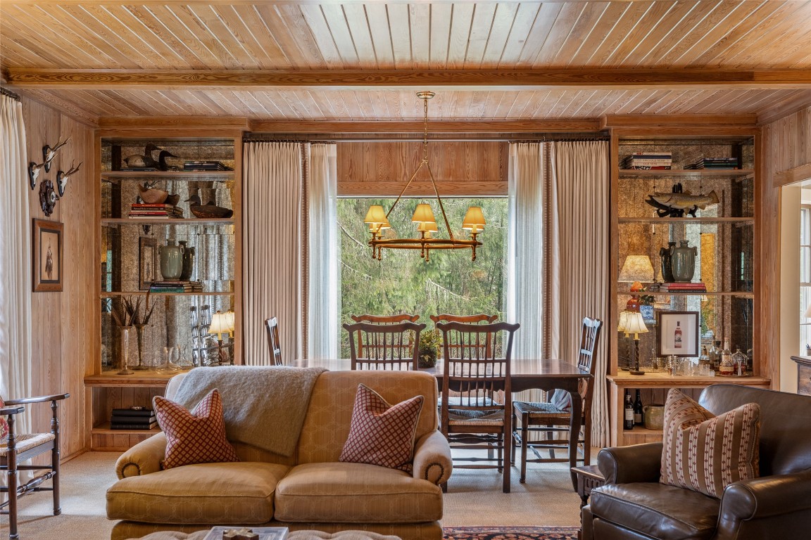 Highlands, North Carolina 28741, United States, 4 Bedrooms Bedrooms, ,4 BathroomsBathrooms,Residential,Pending,159890