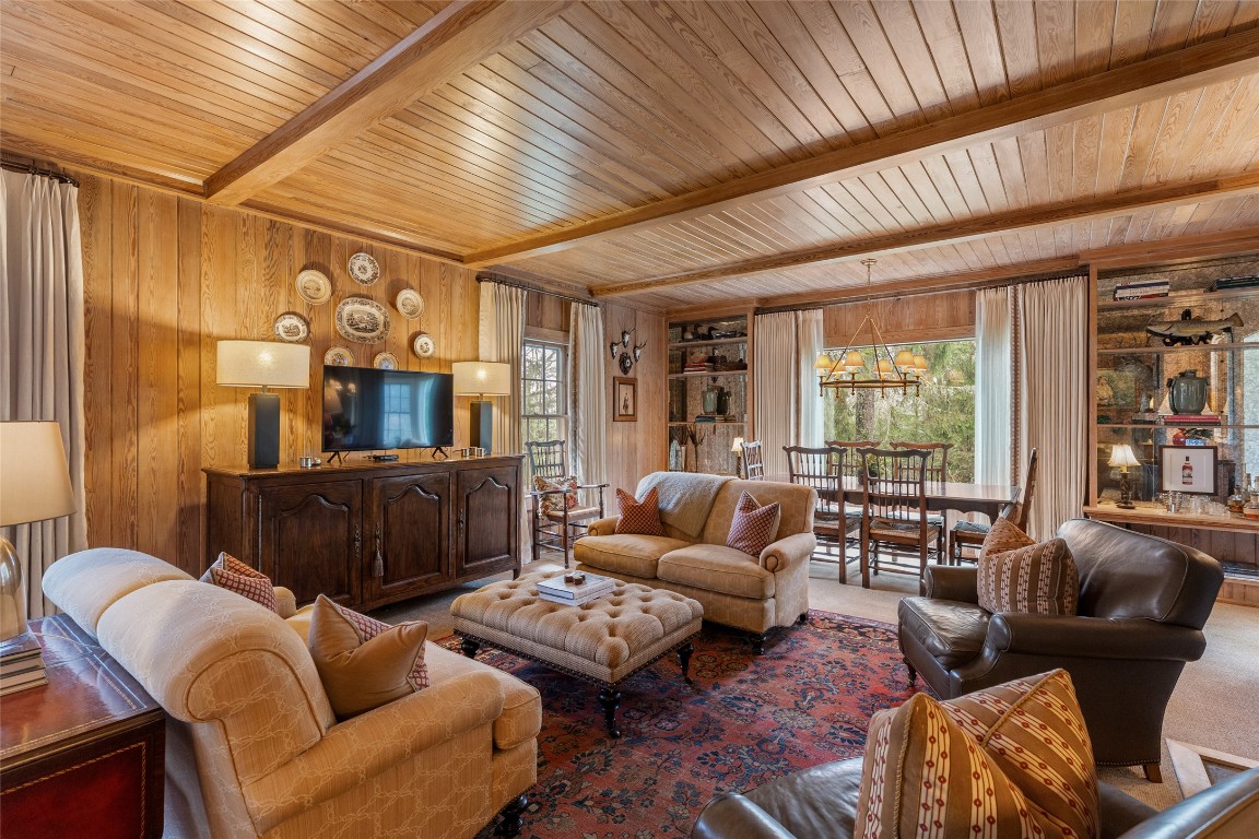 Highlands, North Carolina 28741, United States, 4 Bedrooms Bedrooms, ,4 BathroomsBathrooms,Residential,Pending,159890