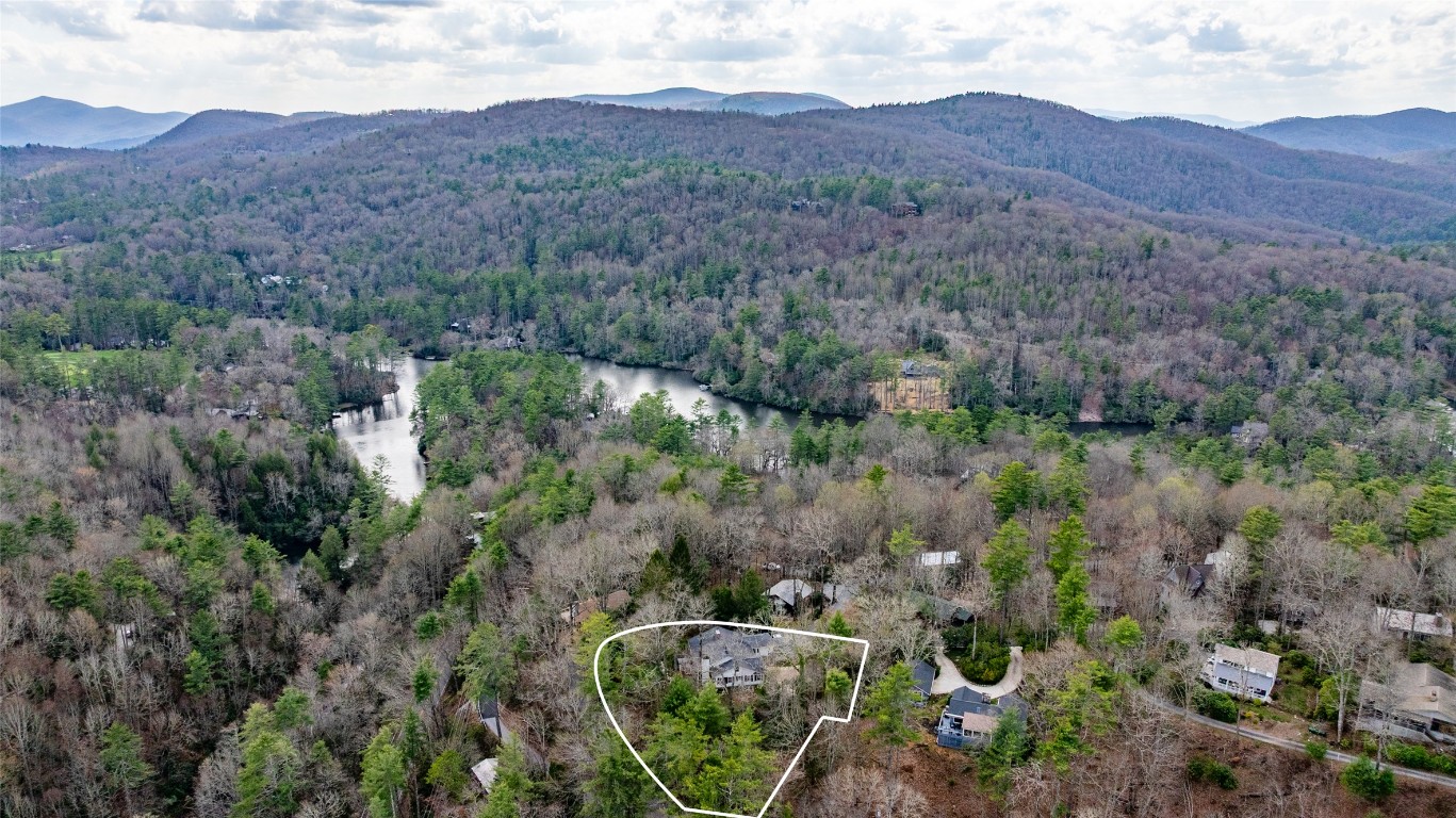 Highlands, North Carolina 28741, United States, 4 Bedrooms Bedrooms, ,4 BathroomsBathrooms,Residential,Pending,159890