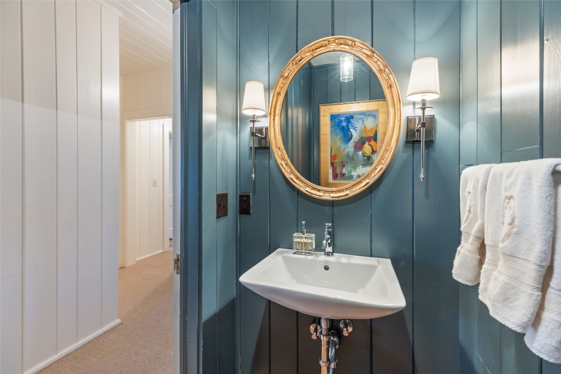 Highlands, North Carolina 28741, United States, 4 Bedrooms Bedrooms, ,4 BathroomsBathrooms,Residential,Pending,159890