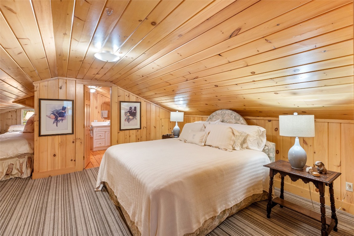 Highlands, North Carolina 28741, United States, 4 Bedrooms Bedrooms, ,4 BathroomsBathrooms,Residential,Pending,159890