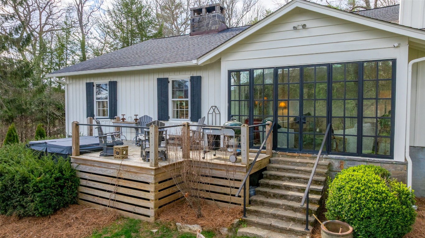 Highlands, North Carolina 28741, United States, 4 Bedrooms Bedrooms, ,4 BathroomsBathrooms,Residential,Pending,159890