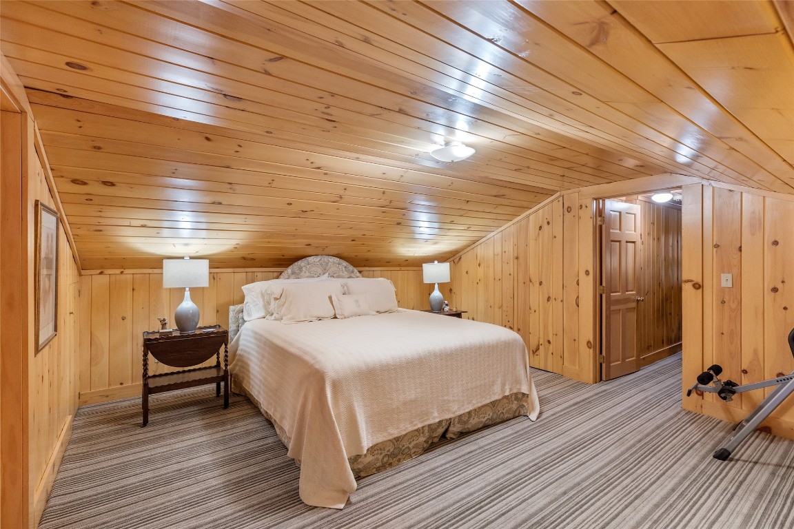 Highlands, North Carolina 28741, United States, 4 Bedrooms Bedrooms, ,4 BathroomsBathrooms,Residential,Pending,159890