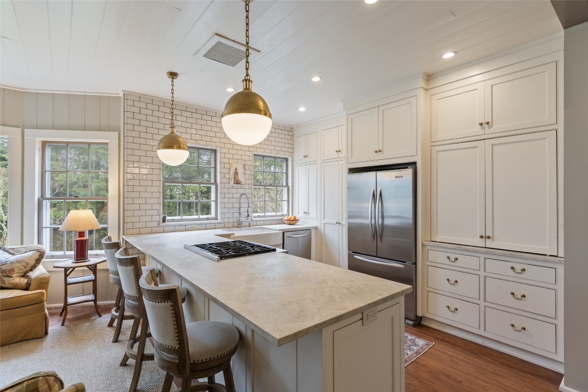 Highlands, North Carolina 28741, United States, 4 Bedrooms Bedrooms, ,4 BathroomsBathrooms,Residential,Pending,159890