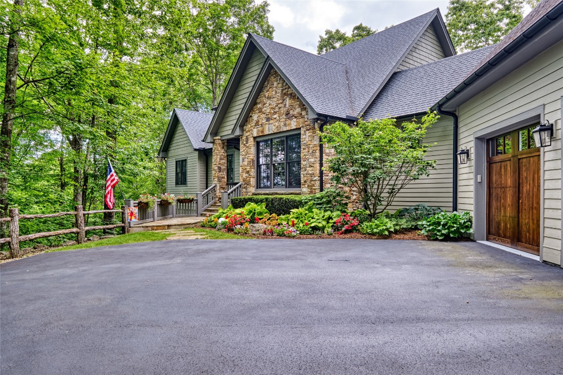 1124 Highlands Cove Drive