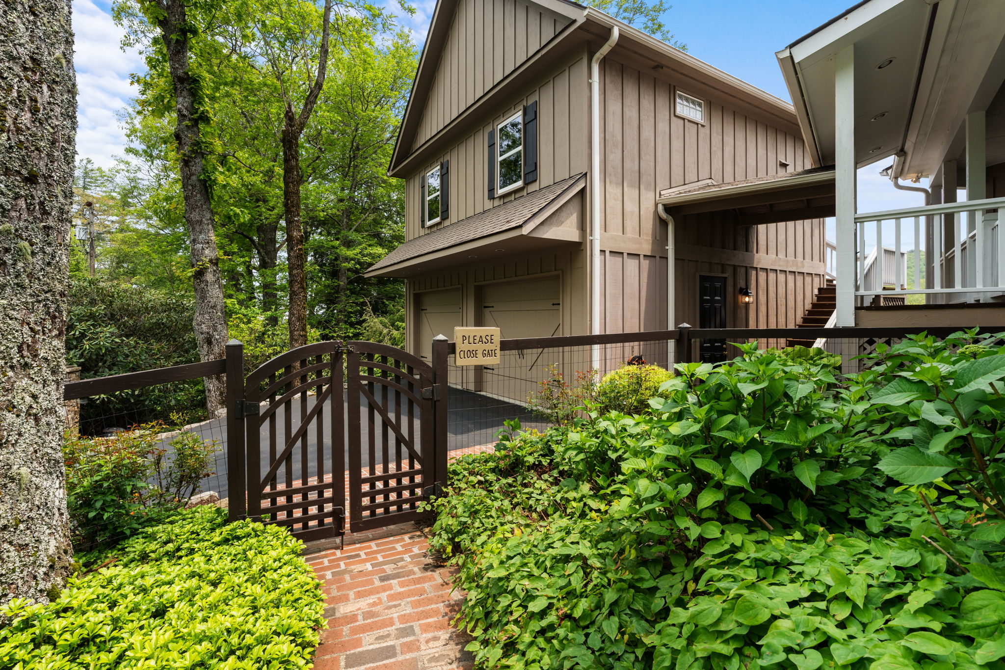 592 Whiteside Mountain Road