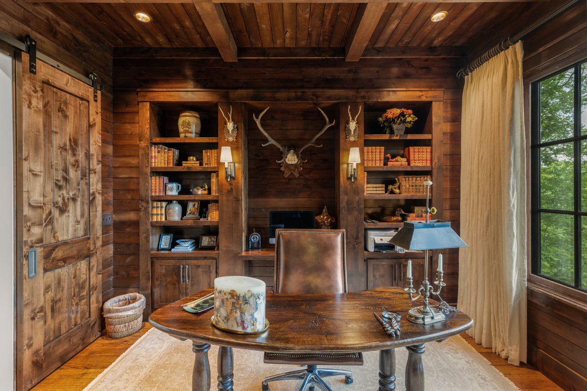 Glenville, North Carolina 28736, United States, 5 Bedrooms Bedrooms, ,6 BathroomsBathrooms,Residential,Active,201348