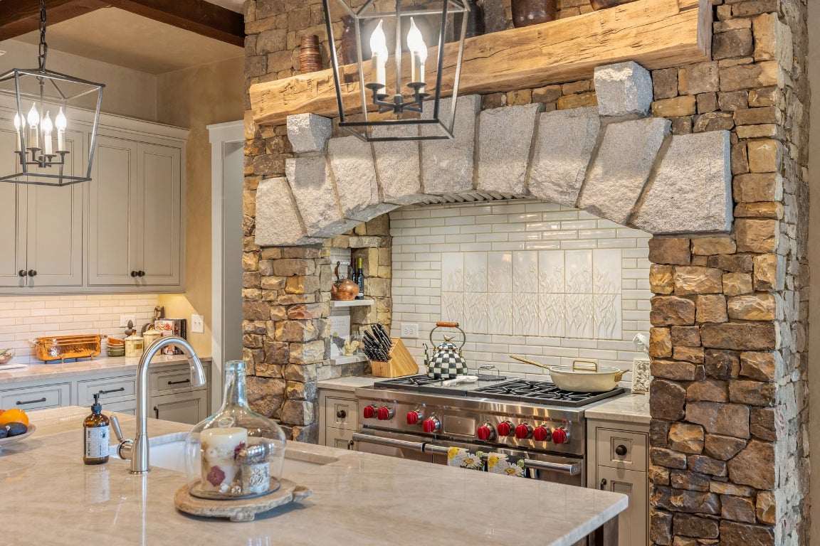 Glenville, North Carolina 28736, United States, 5 Bedrooms Bedrooms, ,6 BathroomsBathrooms,Residential,Active,201348