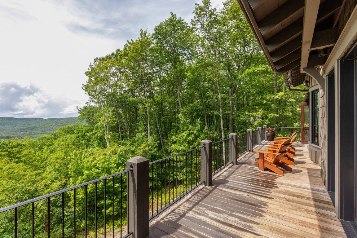 Glenville, North Carolina 28736, United States, 5 Bedrooms Bedrooms, ,6 BathroomsBathrooms,Residential,Active,201348