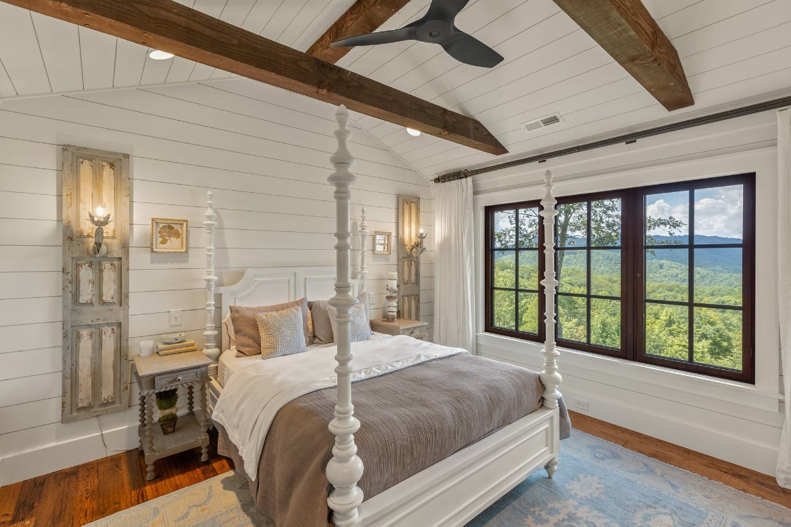 Glenville, North Carolina 28736, United States, 5 Bedrooms Bedrooms, ,6 BathroomsBathrooms,Residential,Active,201348