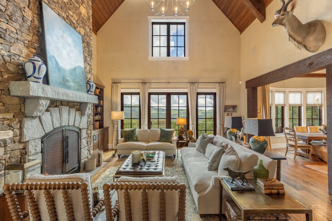 Glenville, North Carolina 28736, United States, 5 Bedrooms Bedrooms, ,6 BathroomsBathrooms,Residential,Active,201348