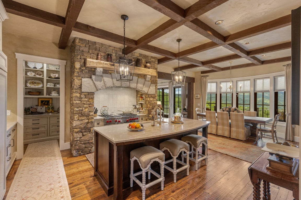 Glenville, North Carolina 28736, United States, 5 Bedrooms Bedrooms, ,6 BathroomsBathrooms,Residential,Active,201348