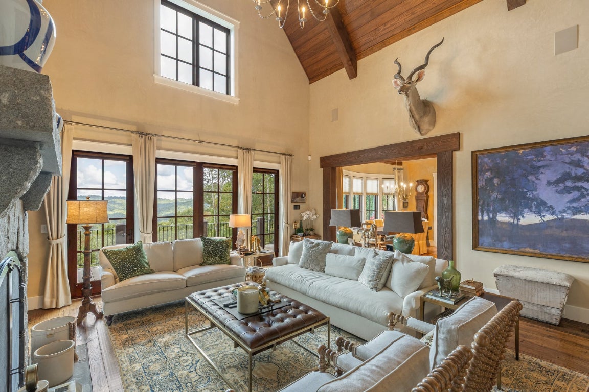 Glenville, North Carolina 28736, United States, 5 Bedrooms Bedrooms, ,6 BathroomsBathrooms,Residential,Active,201348