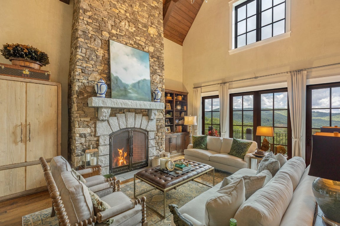 Glenville, North Carolina 28736, United States, 5 Bedrooms Bedrooms, ,6 BathroomsBathrooms,Residential,Active,201348