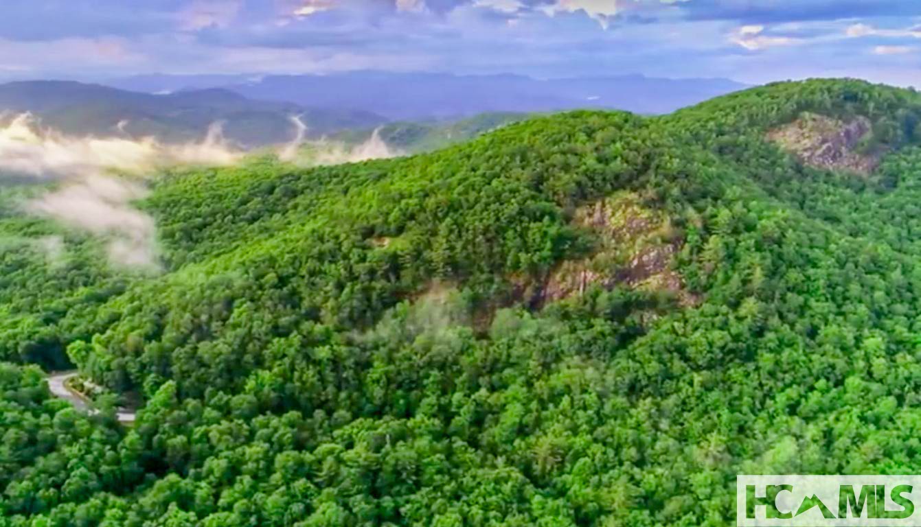 Glenville, North Carolina 28736, United States, 5 Bedrooms Bedrooms, ,6 BathroomsBathrooms,Residential,Active,201348