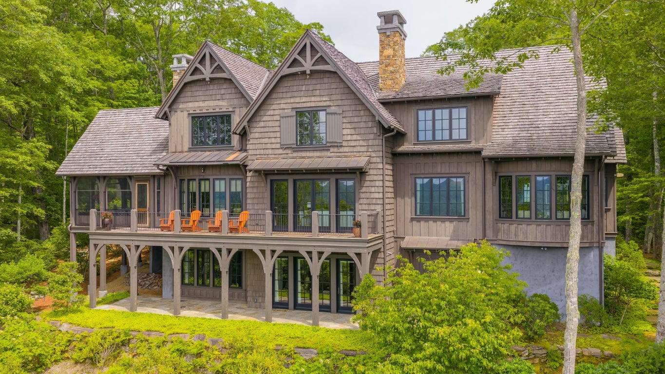 Glenville, North Carolina 28736, United States, 5 Bedrooms Bedrooms, ,6 BathroomsBathrooms,Residential,Active,201348