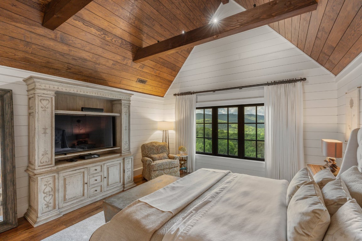 Glenville, North Carolina 28736, United States, 5 Bedrooms Bedrooms, ,6 BathroomsBathrooms,Residential,Active,201348