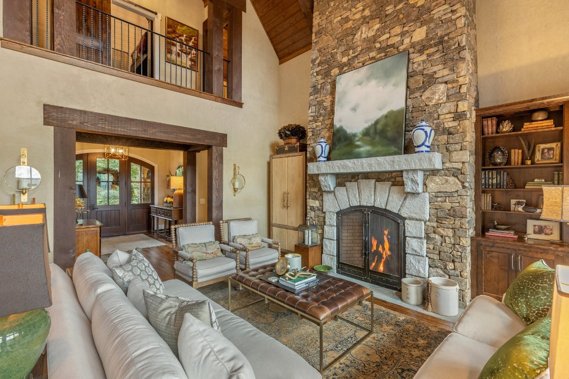 Glenville, North Carolina 28736, United States, 5 Bedrooms Bedrooms, ,6 BathroomsBathrooms,Residential,Active,201348