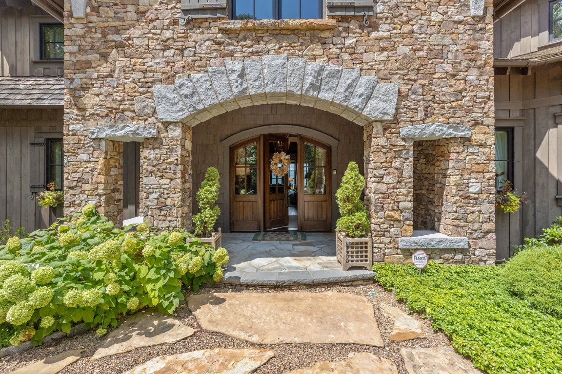 Glenville, North Carolina 28736, United States, 5 Bedrooms Bedrooms, ,6 BathroomsBathrooms,Residential,Active,201348