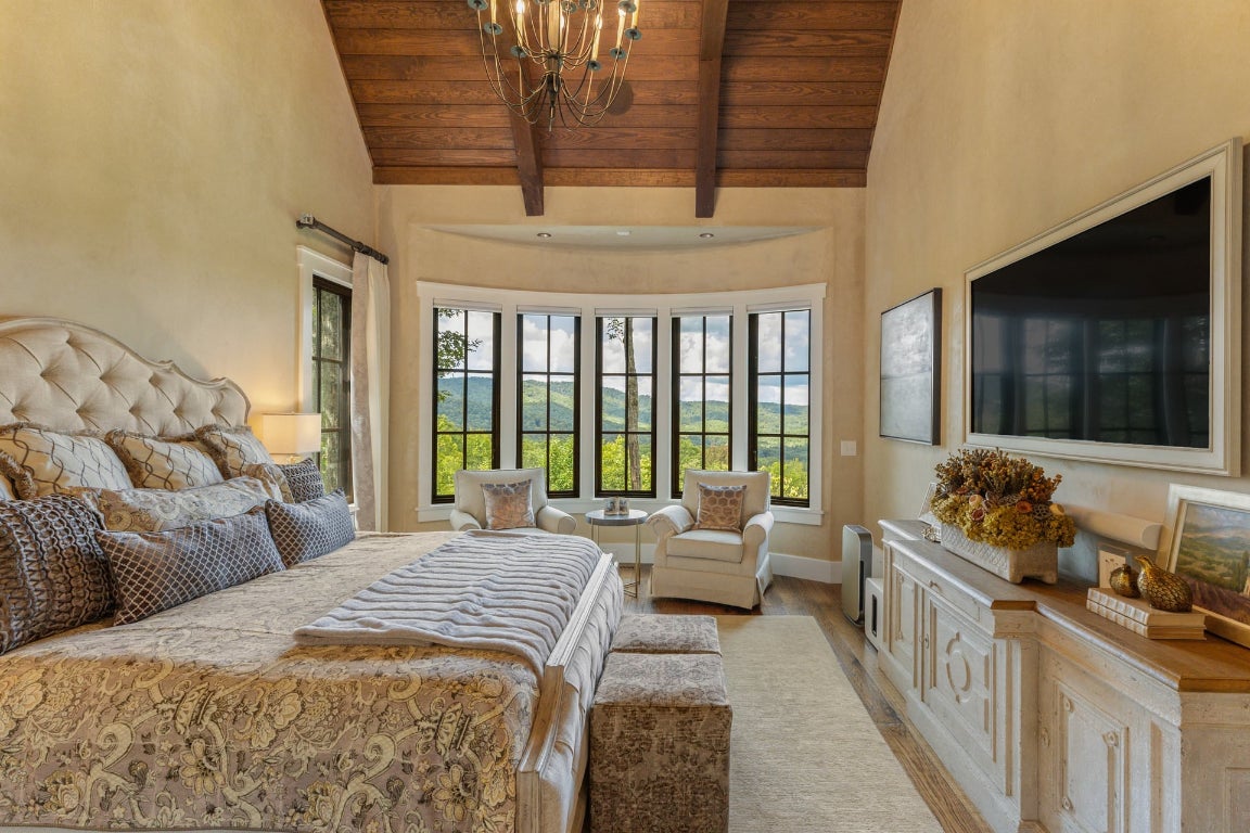 Glenville, North Carolina 28736, United States, 5 Bedrooms Bedrooms, ,6 BathroomsBathrooms,Residential,Active,201348