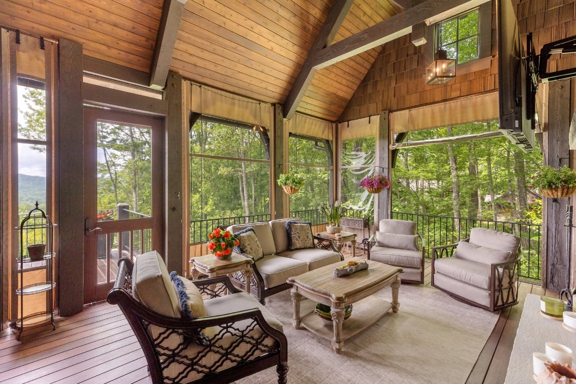 Glenville, North Carolina 28736, United States, 5 Bedrooms Bedrooms, ,6 BathroomsBathrooms,Residential,Active,201348