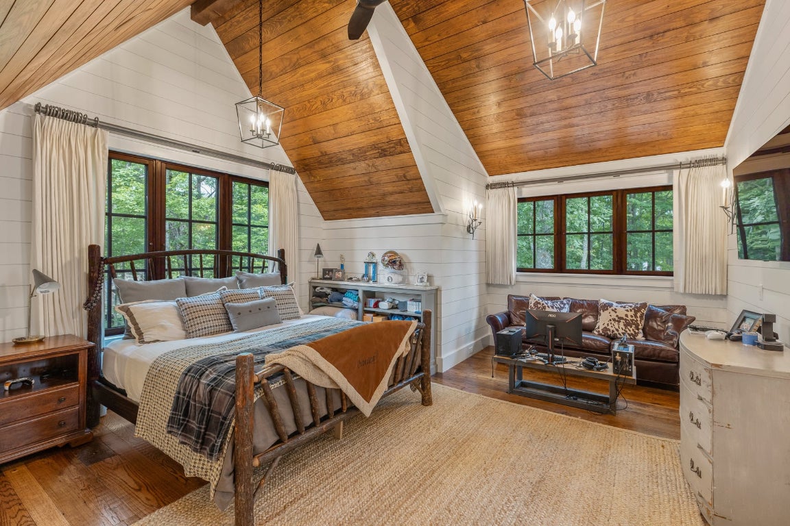 Glenville, North Carolina 28736, United States, 5 Bedrooms Bedrooms, ,6 BathroomsBathrooms,Residential,Active,201348