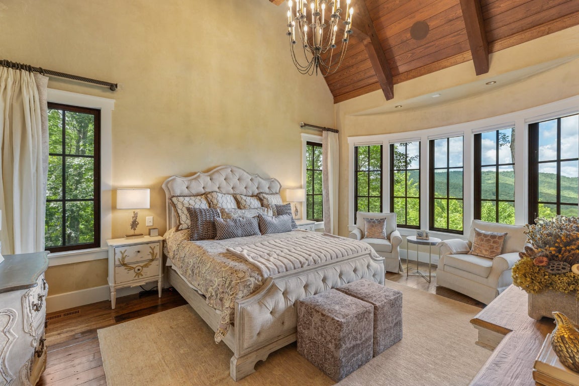 Glenville, North Carolina 28736, United States, 5 Bedrooms Bedrooms, ,6 BathroomsBathrooms,Residential,Active,201348