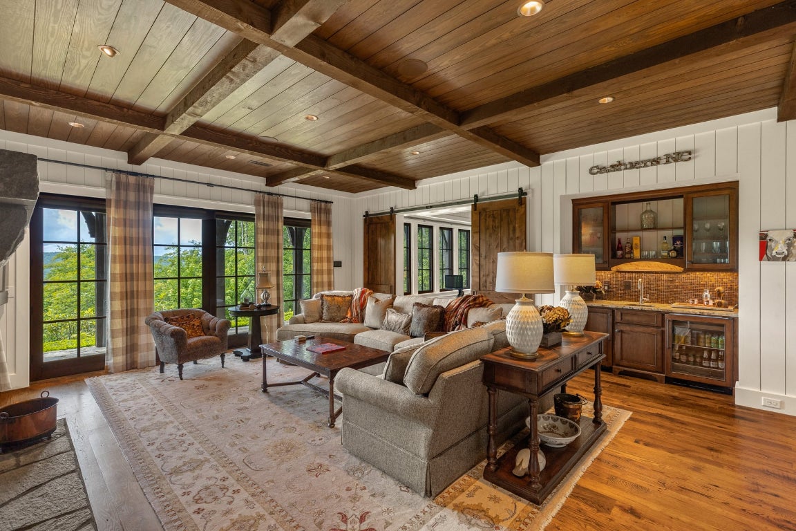 Glenville, North Carolina 28736, United States, 5 Bedrooms Bedrooms, ,6 BathroomsBathrooms,Residential,Active,201348