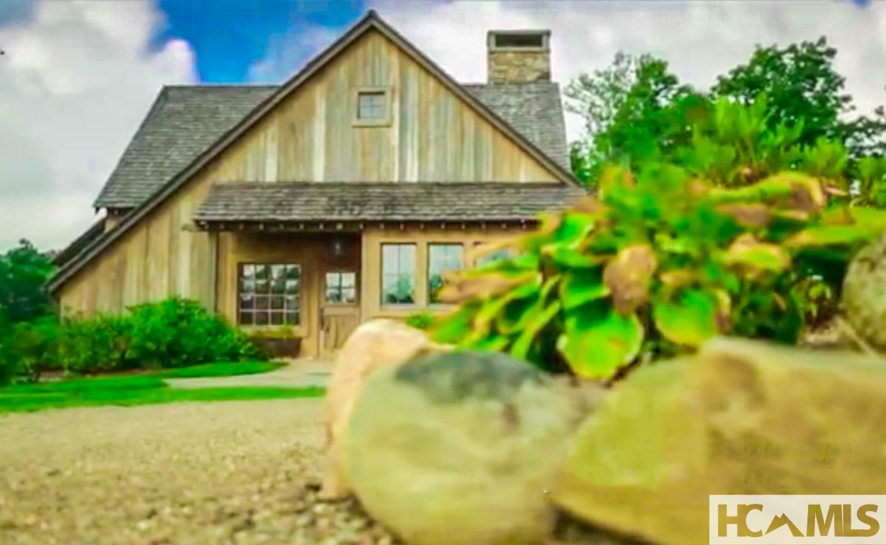 Glenville, North Carolina 28736, United States, 5 Bedrooms Bedrooms, ,6 BathroomsBathrooms,Residential,Active,201348