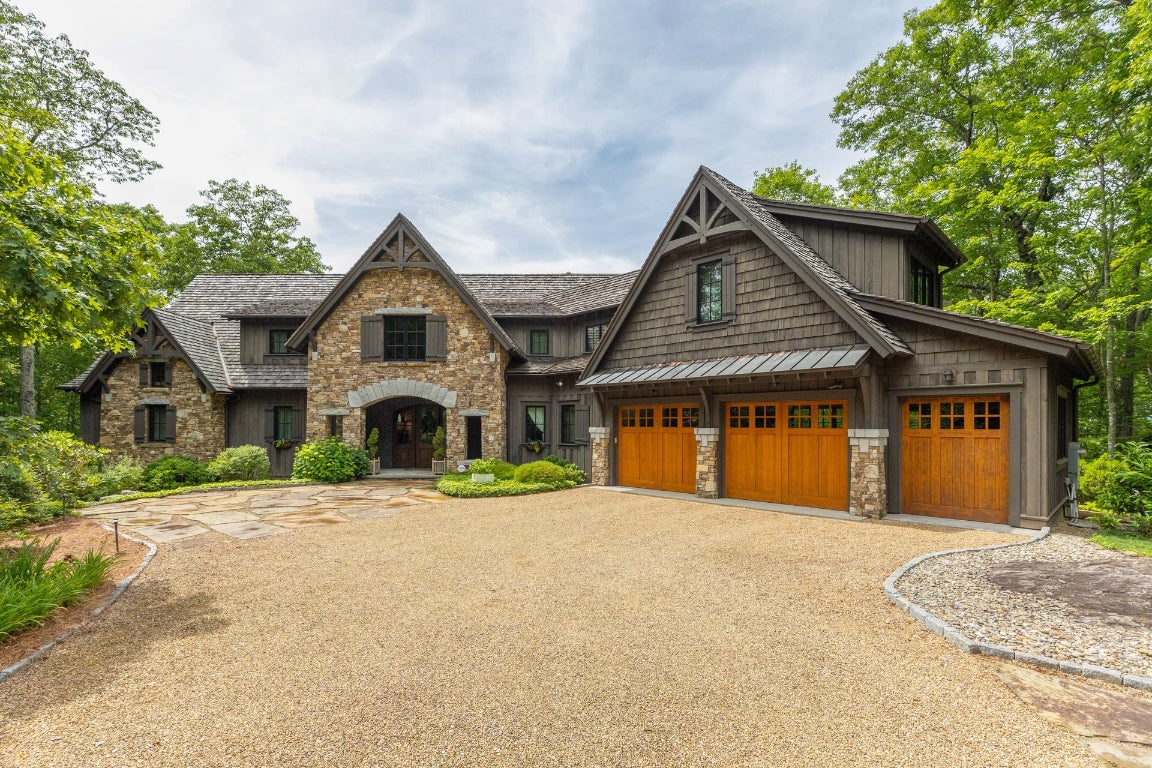 Glenville, North Carolina 28736, United States, 5 Bedrooms Bedrooms, ,6 BathroomsBathrooms,Residential,Active,201348