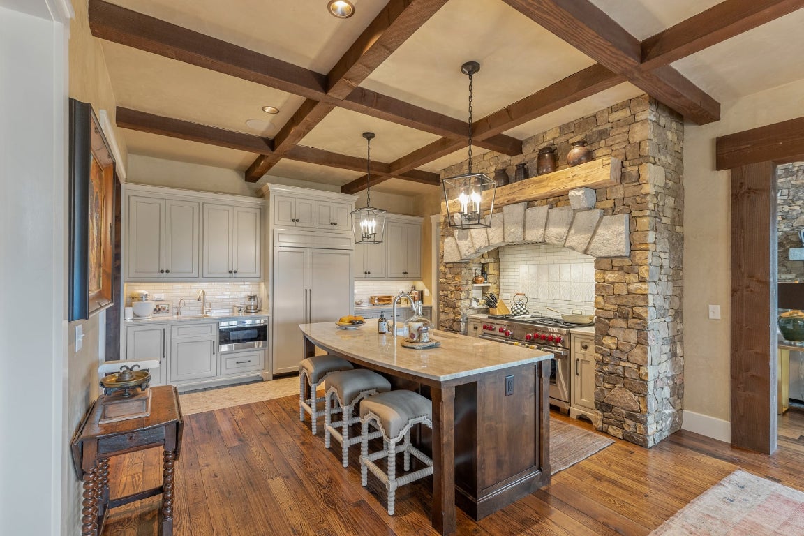 Glenville, North Carolina 28736, United States, 5 Bedrooms Bedrooms, ,6 BathroomsBathrooms,Residential,Active,201348