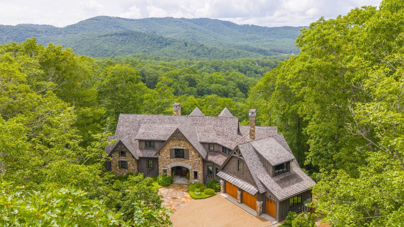 Glenville, North Carolina 28736, United States, 5 Bedrooms Bedrooms, ,6 BathroomsBathrooms,Residential,Active,201348