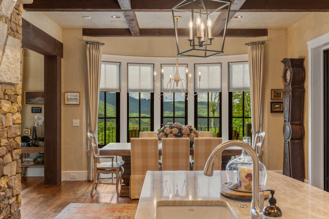 Glenville, North Carolina 28736, United States, 5 Bedrooms Bedrooms, ,6 BathroomsBathrooms,Residential,Active,201348