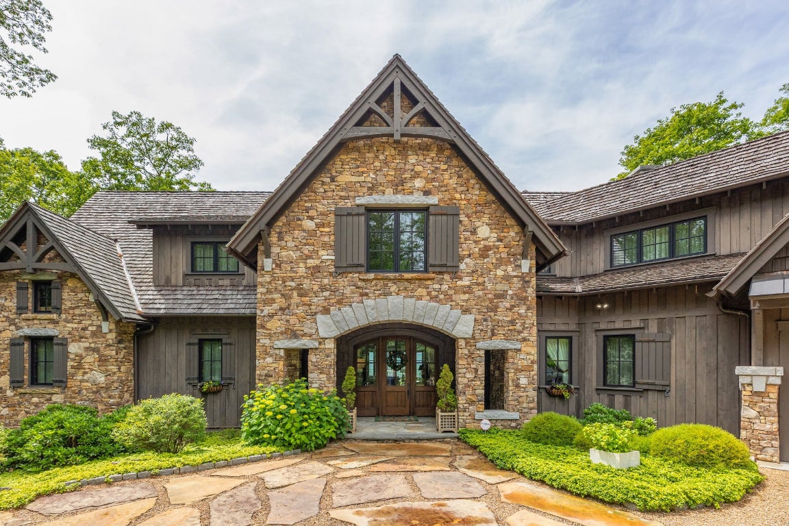 Glenville, North Carolina 28736, United States, 5 Bedrooms Bedrooms, ,6 BathroomsBathrooms,Residential,Active,201348