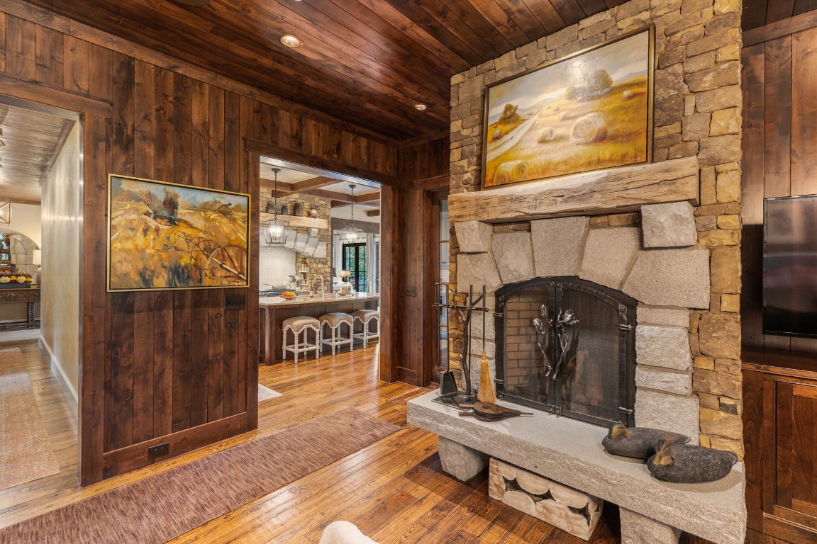 Glenville, North Carolina 28736, United States, 5 Bedrooms Bedrooms, ,6 BathroomsBathrooms,Residential,Active,201348