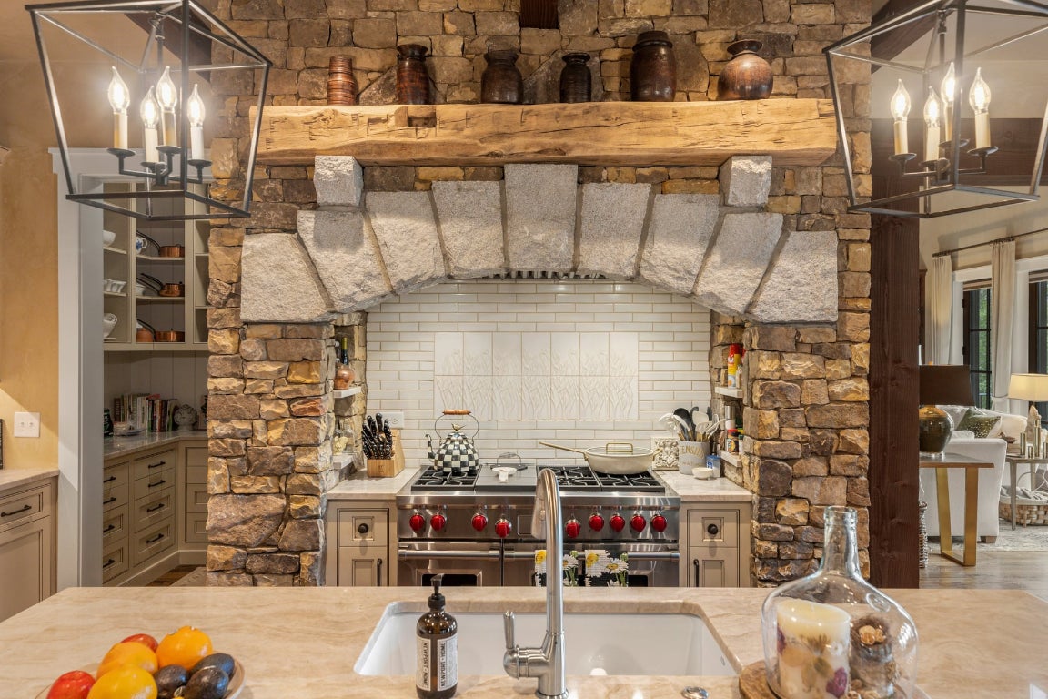 Glenville, North Carolina 28736, United States, 5 Bedrooms Bedrooms, ,6 BathroomsBathrooms,Residential,Active,201348