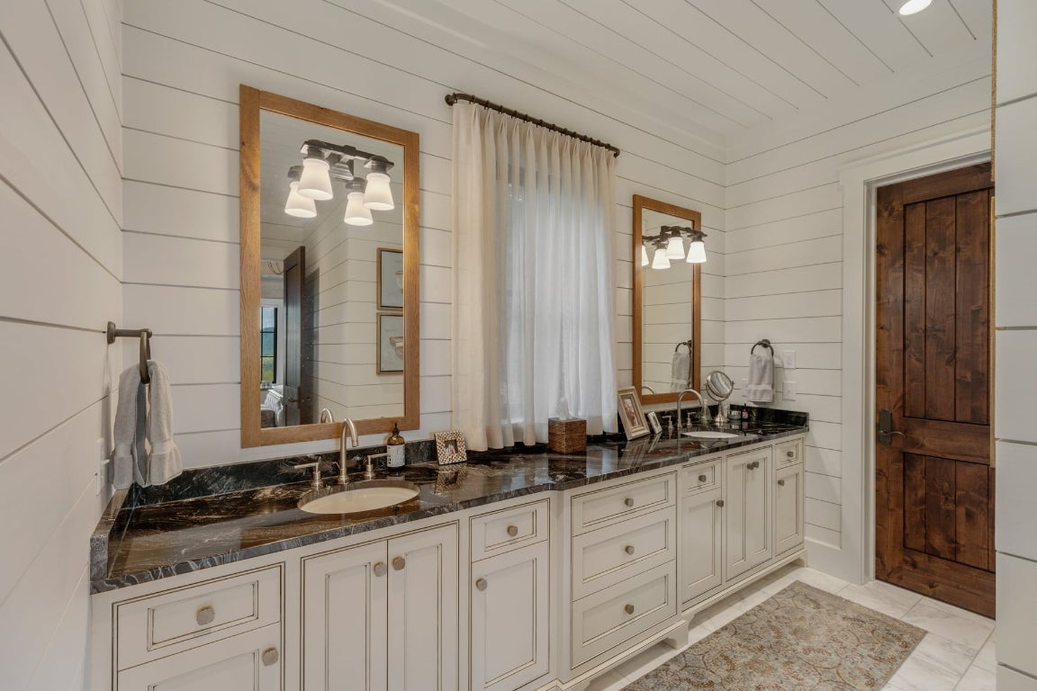 Glenville, North Carolina 28736, United States, 5 Bedrooms Bedrooms, ,6 BathroomsBathrooms,Residential,Active,201348