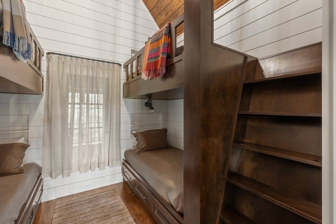 Glenville, North Carolina 28736, United States, 5 Bedrooms Bedrooms, ,6 BathroomsBathrooms,Residential,Active,201348