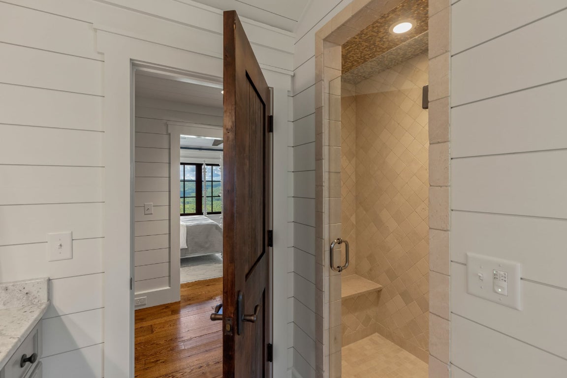 Glenville, North Carolina 28736, United States, 5 Bedrooms Bedrooms, ,6 BathroomsBathrooms,Residential,Active,201348