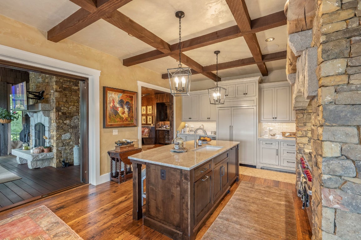 Glenville, North Carolina 28736, United States, 5 Bedrooms Bedrooms, ,6 BathroomsBathrooms,Residential,Active,201348