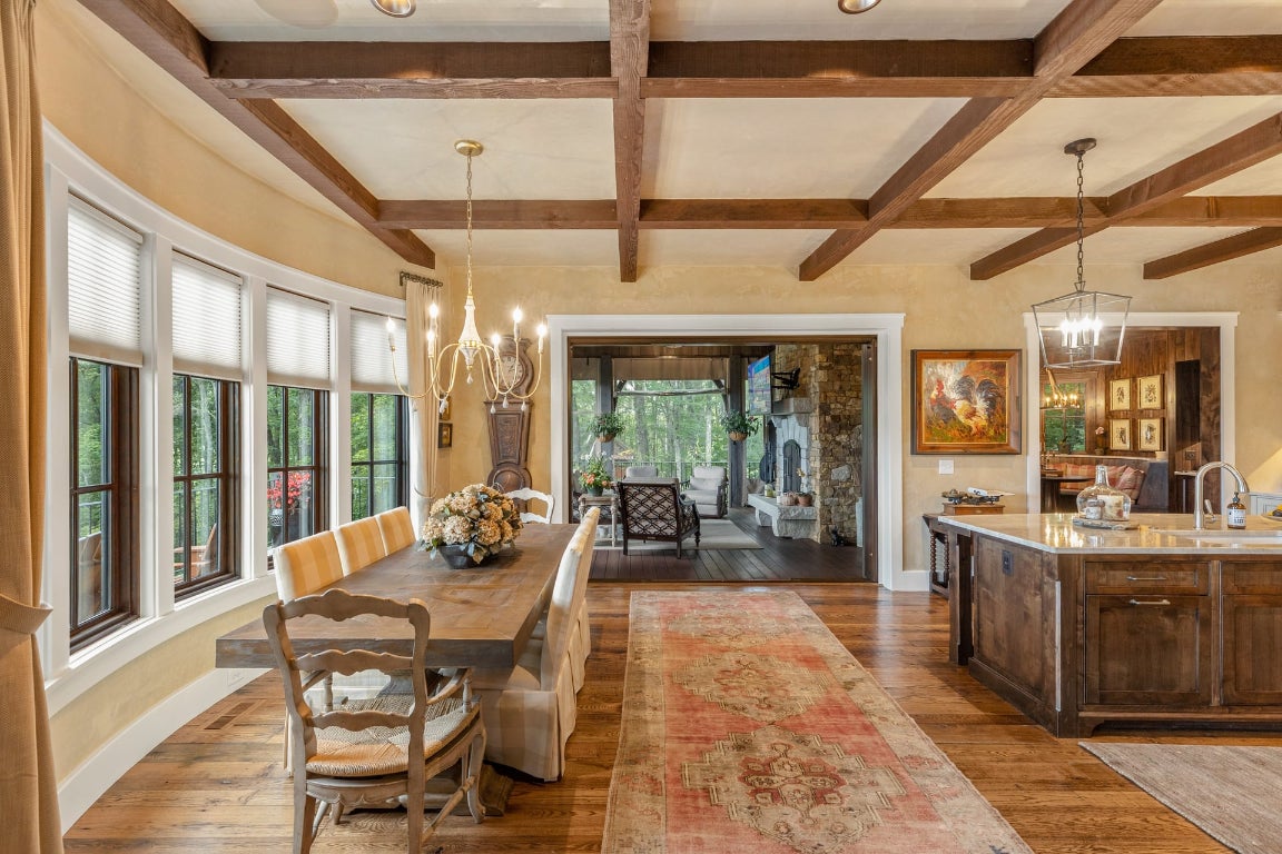 Glenville, North Carolina 28736, United States, 5 Bedrooms Bedrooms, ,6 BathroomsBathrooms,Residential,Active,201348