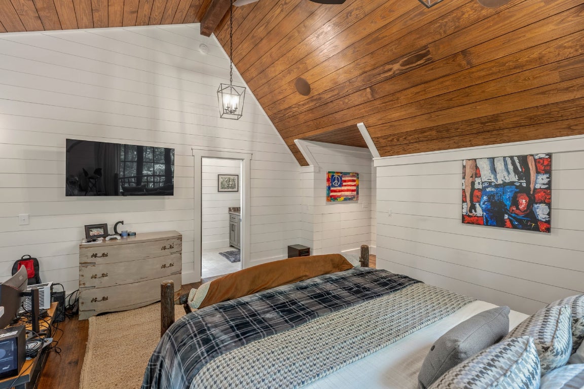 Glenville, North Carolina 28736, United States, 5 Bedrooms Bedrooms, ,6 BathroomsBathrooms,Residential,Active,201348