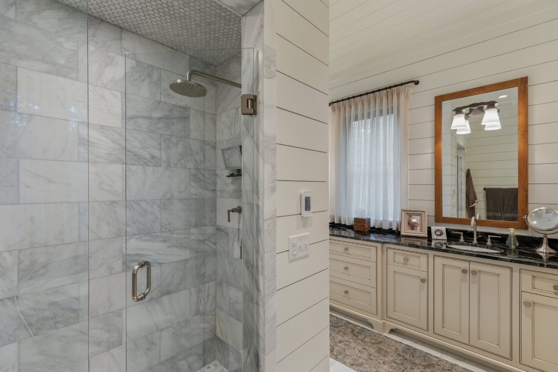 Glenville, North Carolina 28736, United States, 5 Bedrooms Bedrooms, ,6 BathroomsBathrooms,Residential,Active,201348